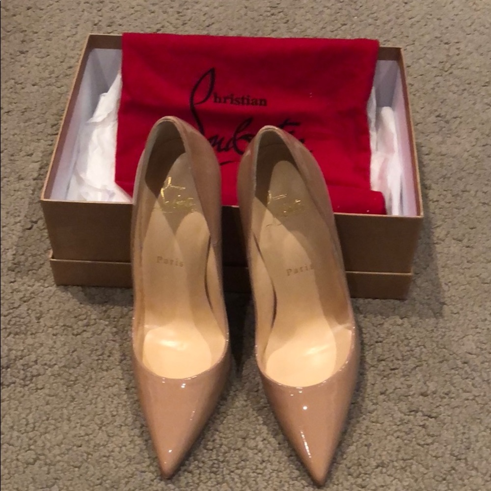 Brand new Christian Louboutin nude pumps!